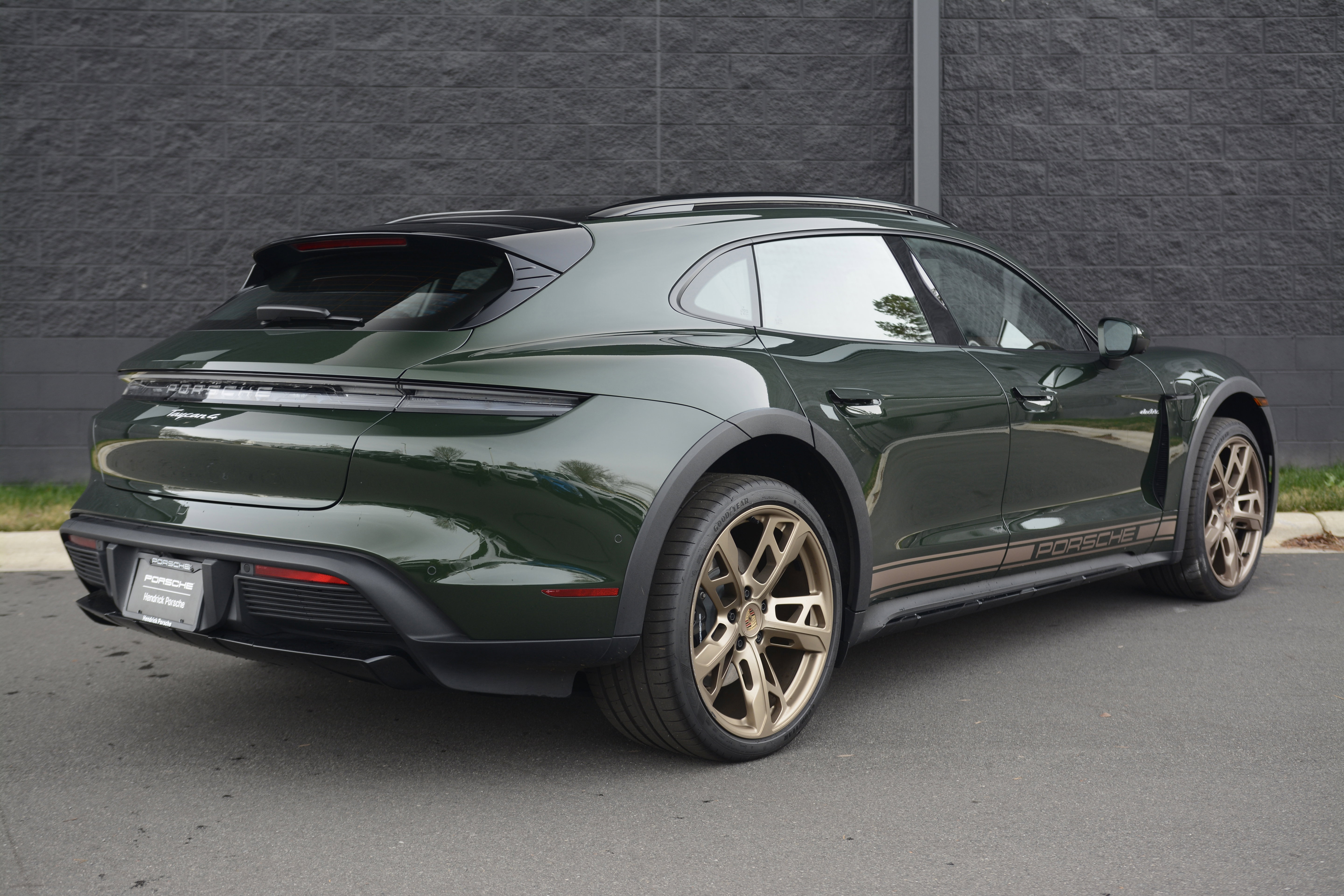 Certified 2025 Porsche Taycan 4 Cross Turismo AWD/4WD image 7