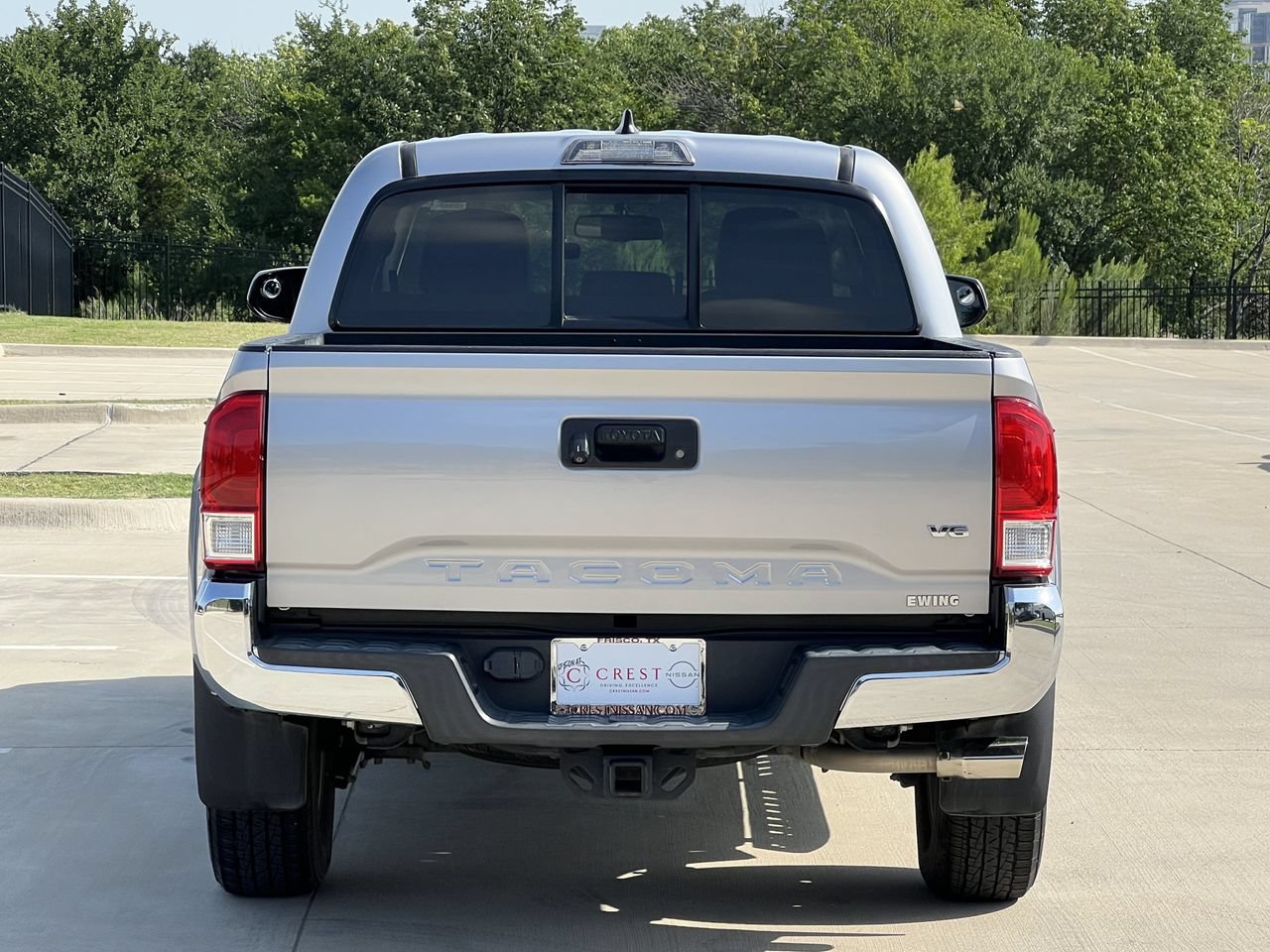 Used 2017 Toyota Tacoma SR5 w/ Tow Package RWD image 5