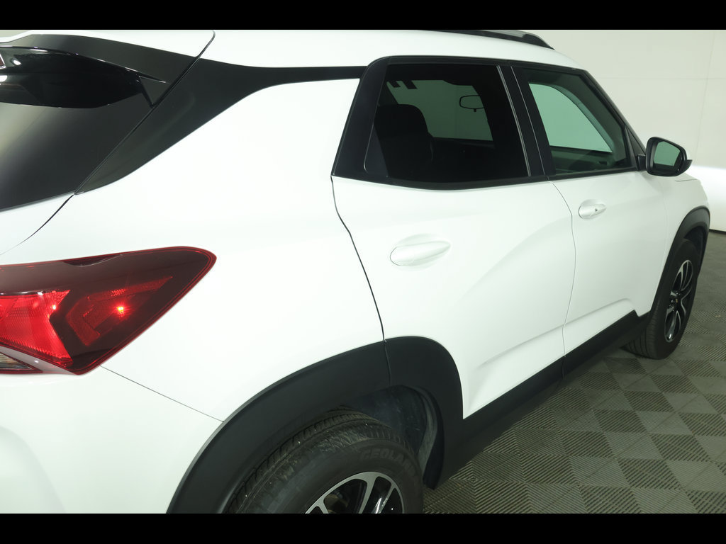 Used 2025 Chevrolet TrailBlazer LT FWD image 16