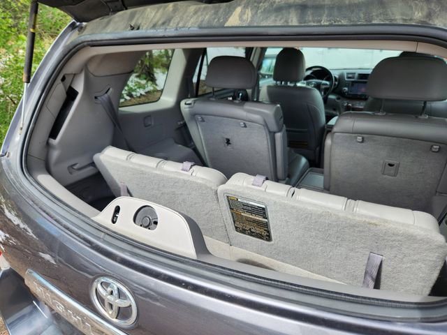 Used 2012 Toyota Highlander Limited w/ Tow Pkg AWD/4WD image 24