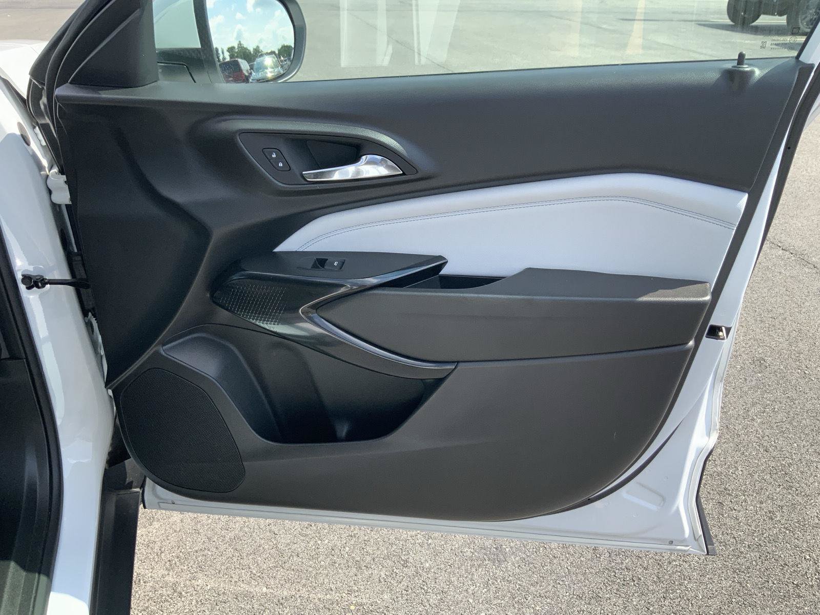 Used 2024 Chevrolet Trax LT FWD image 51