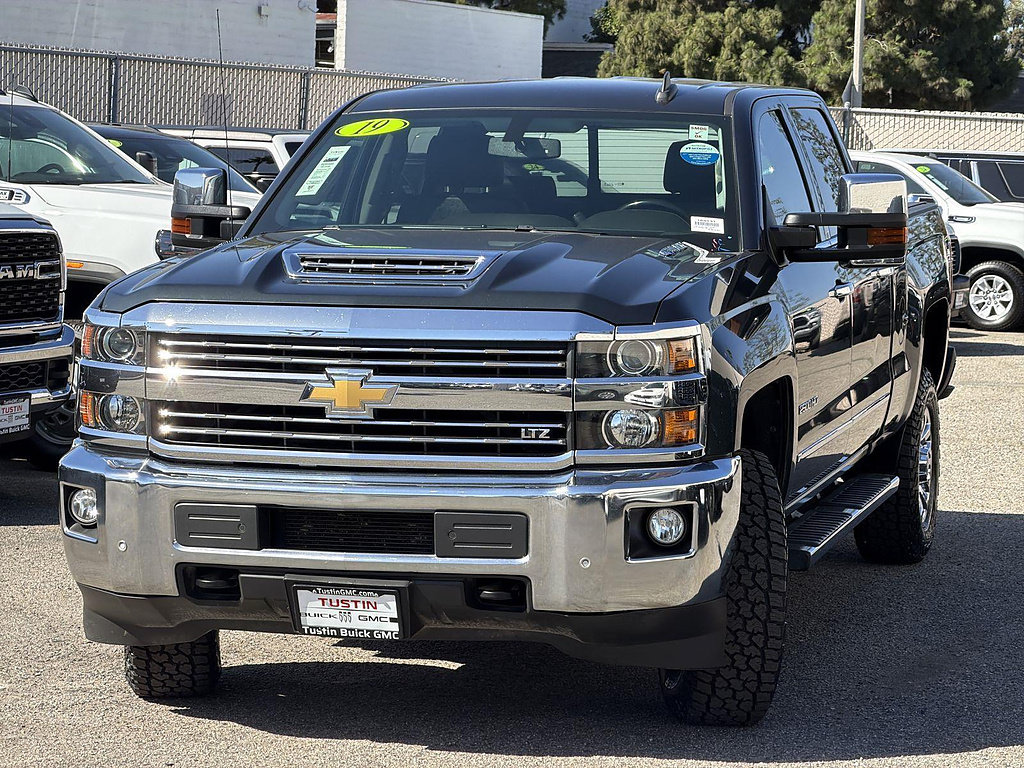 Used 2019 Chevrolet Silverado 2500 LTZ w/ Duramax Plus Package AWD/4WD image 3