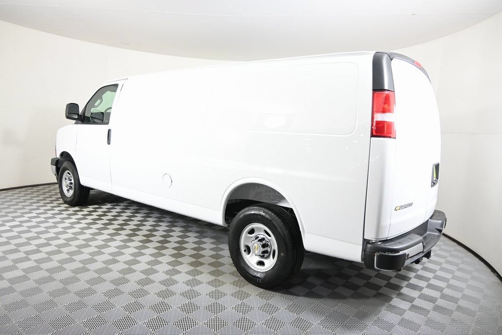 New 2026 Chevrolet Express 3500 Extended w/ Driver Convenience Package RWD image 4