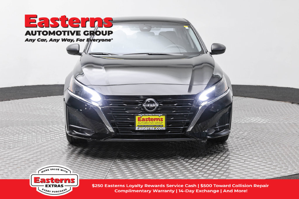 Used 2024 Nissan Altima 2.5 SV FWD image 3