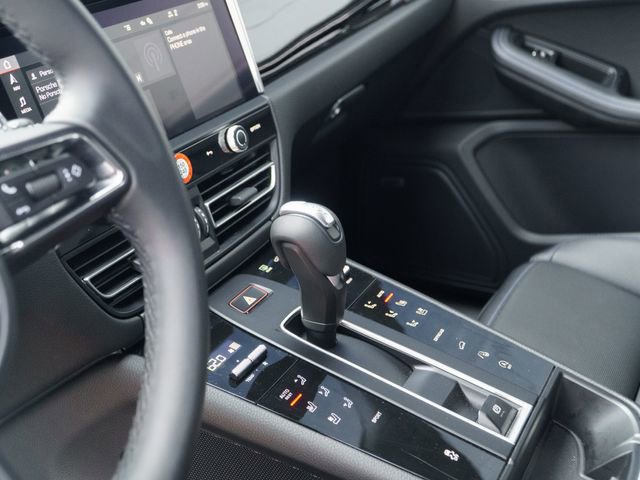 Certified 2026 Porsche Macan image 27