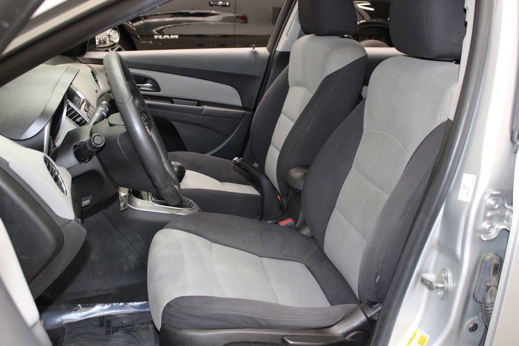 Used 2014 Chevrolet Cruze LS image 8