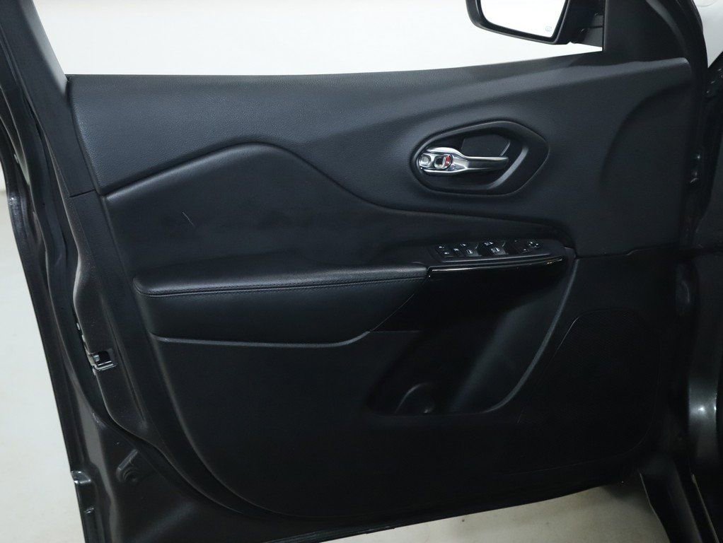 Used 2019 Jeep Cherokee Latitude Plus image 15