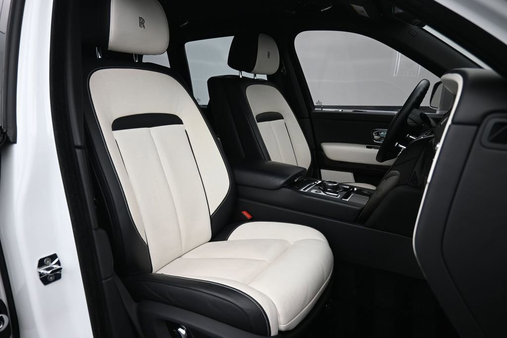 Used 2021 Rolls-Royce Cullinan Black Badge AWD/4WD image 31