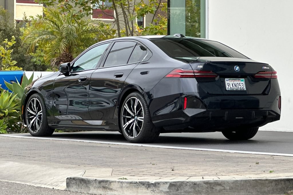 Used 2024 BMW i5 M60 w/ Premium Package AWD/4WD image 5