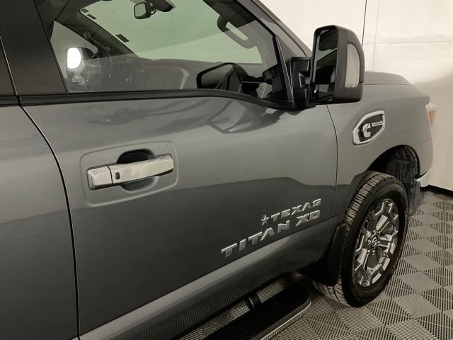 Used 2018 Nissan Titan SV w/ SV Convenience Package image 9