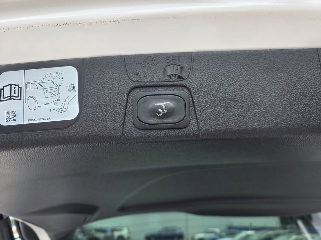 Used 2016 Ford C-MAX Energi SEL w/ Equipment Group 302A FWD image 10