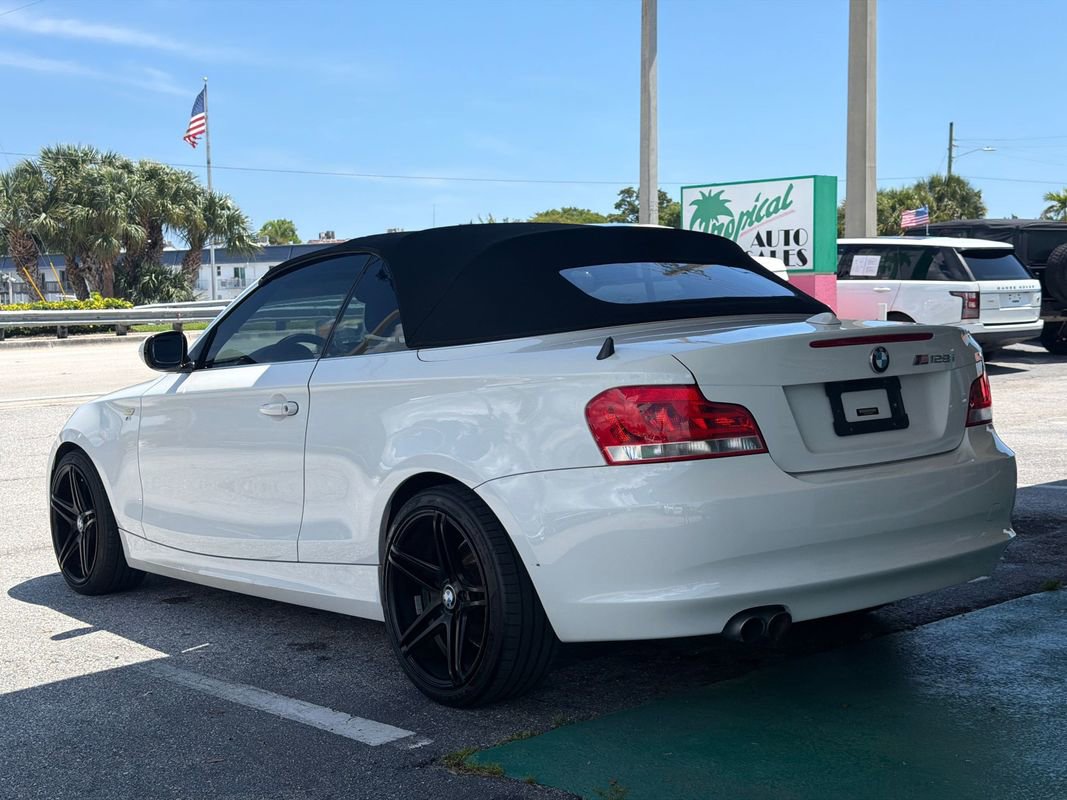 Used 2013 BMW 128i Convertible RWD image 3