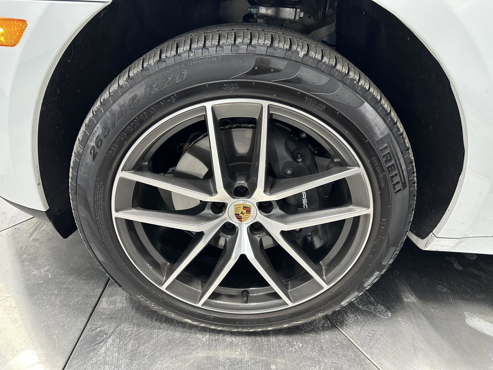 Certified 2025 Porsche Macan image 11