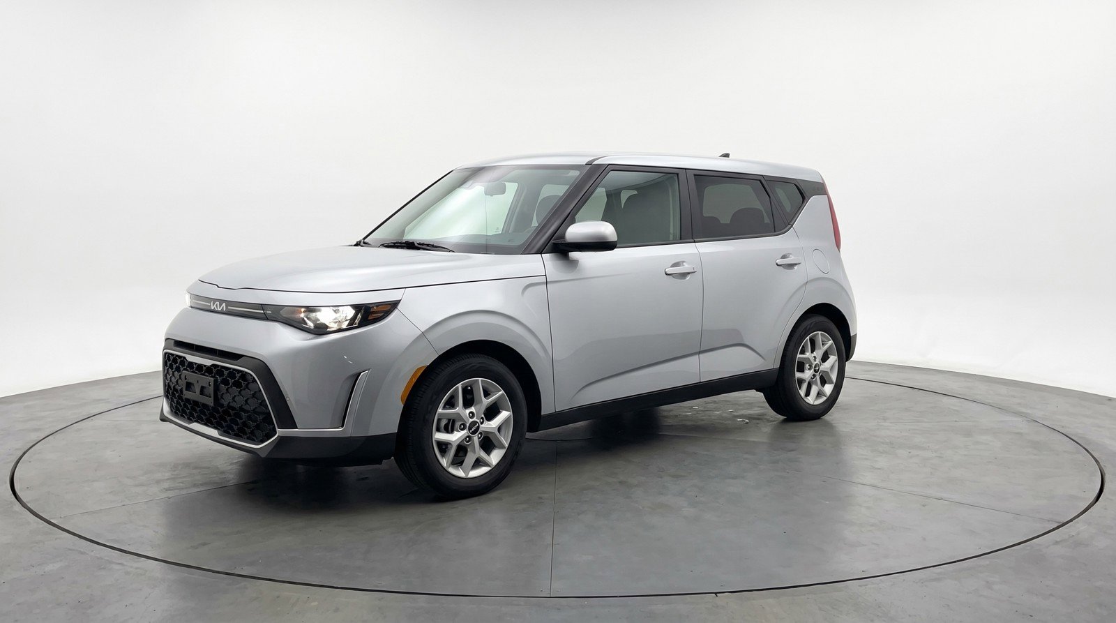 Used 2025 Kia Soul LX w/ LX Technology Package FWD image 3