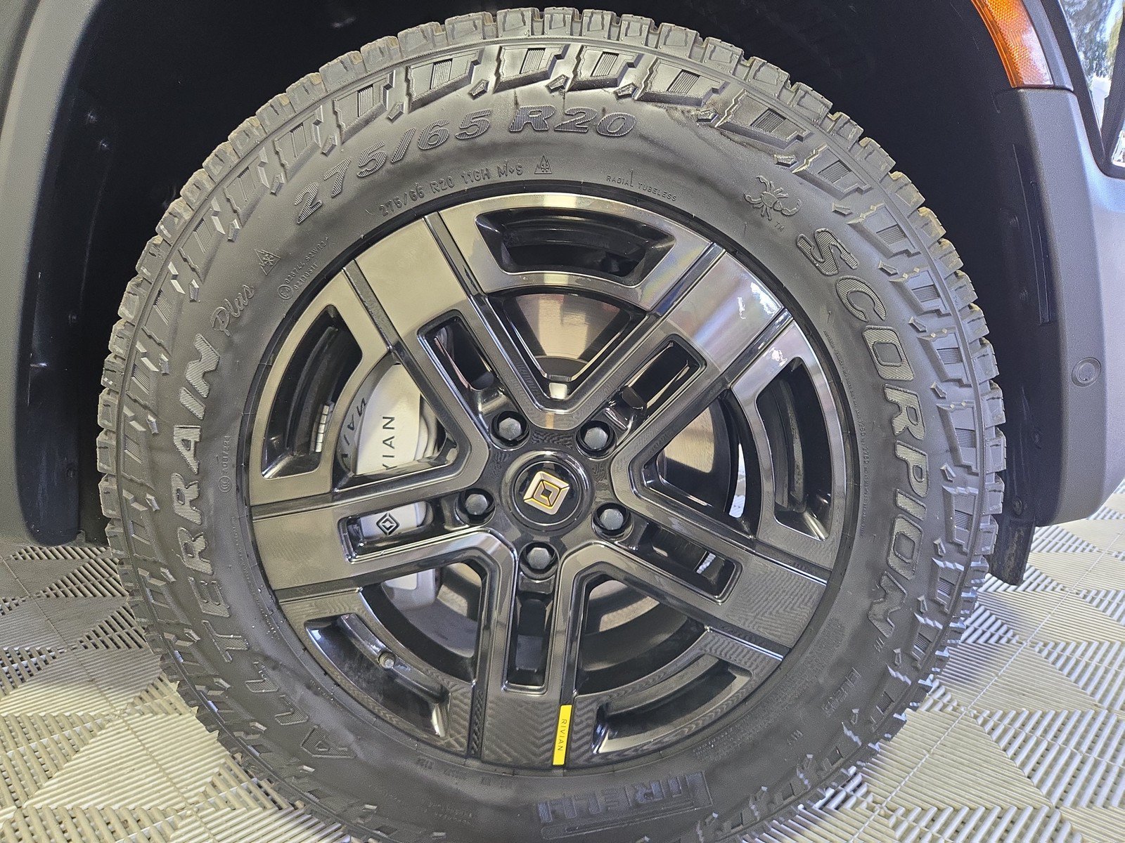 Used 2025 Rivian R1T Adventure AWD/4WD image 11