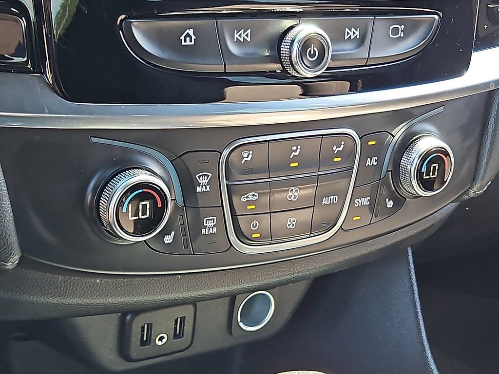 Certified 2023 Chevrolet Traverse LT FWD image 17
