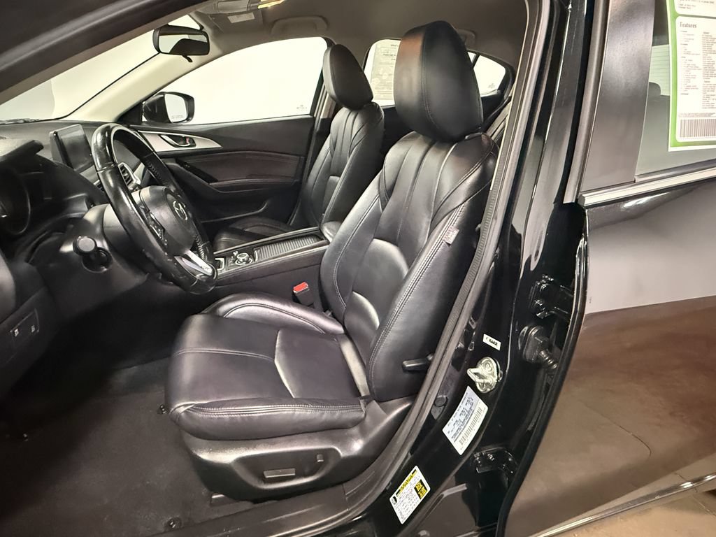 Used 2018 MAZDA MAZDA3 Touring FWD image 12