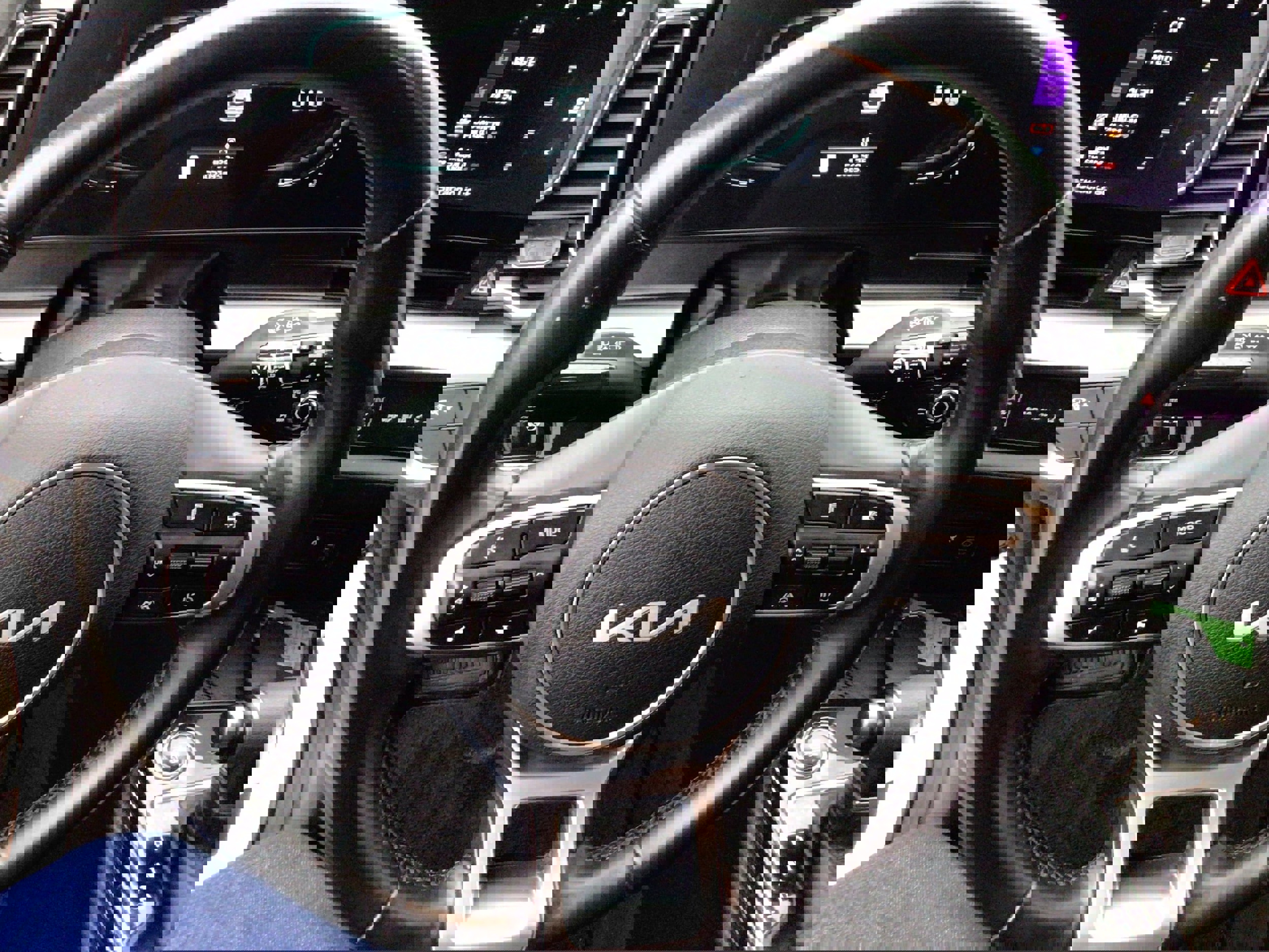 Used 2023 Kia Sportage EX image 15