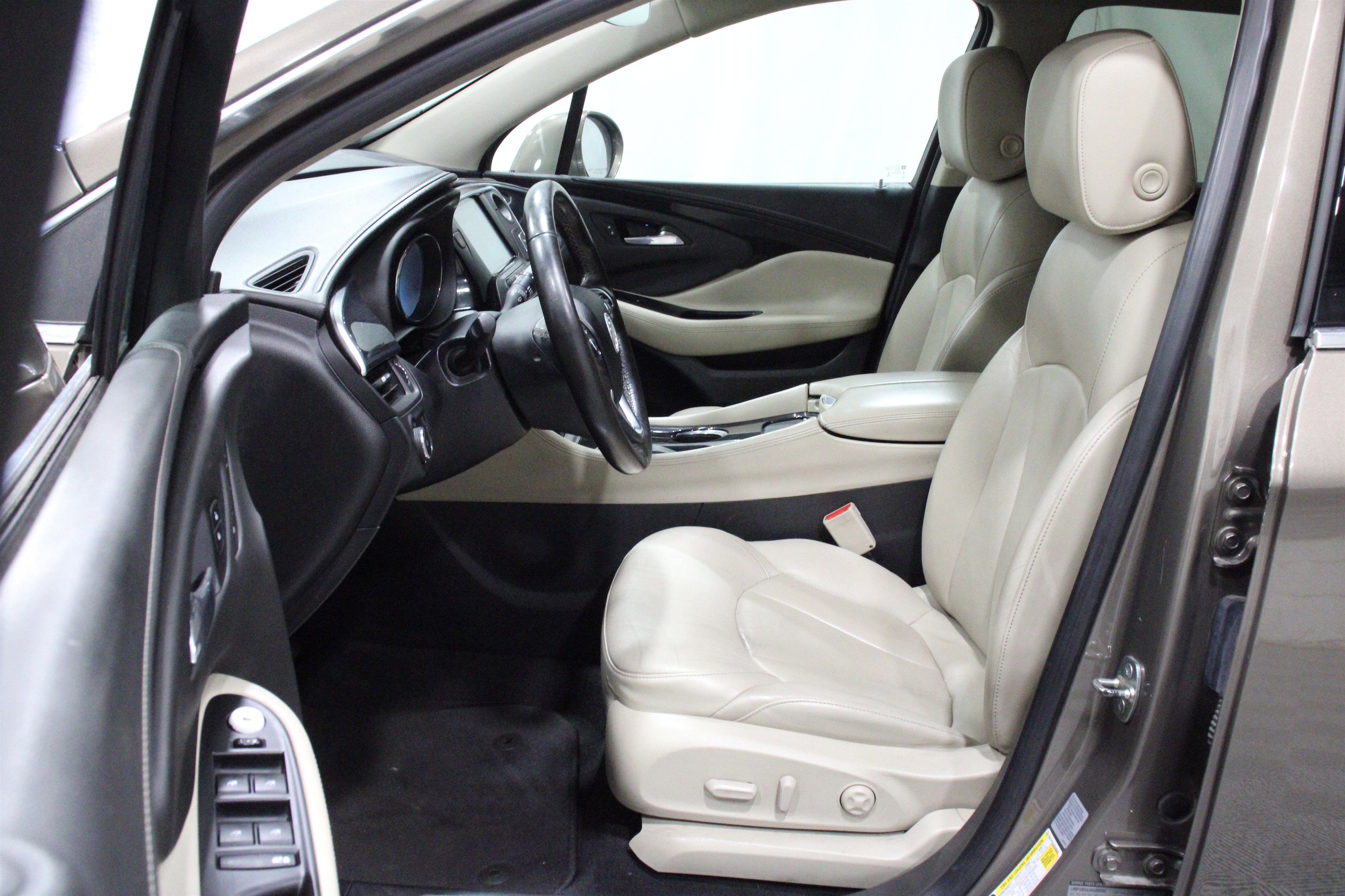 Used 2017 Buick Envision Essence image 3