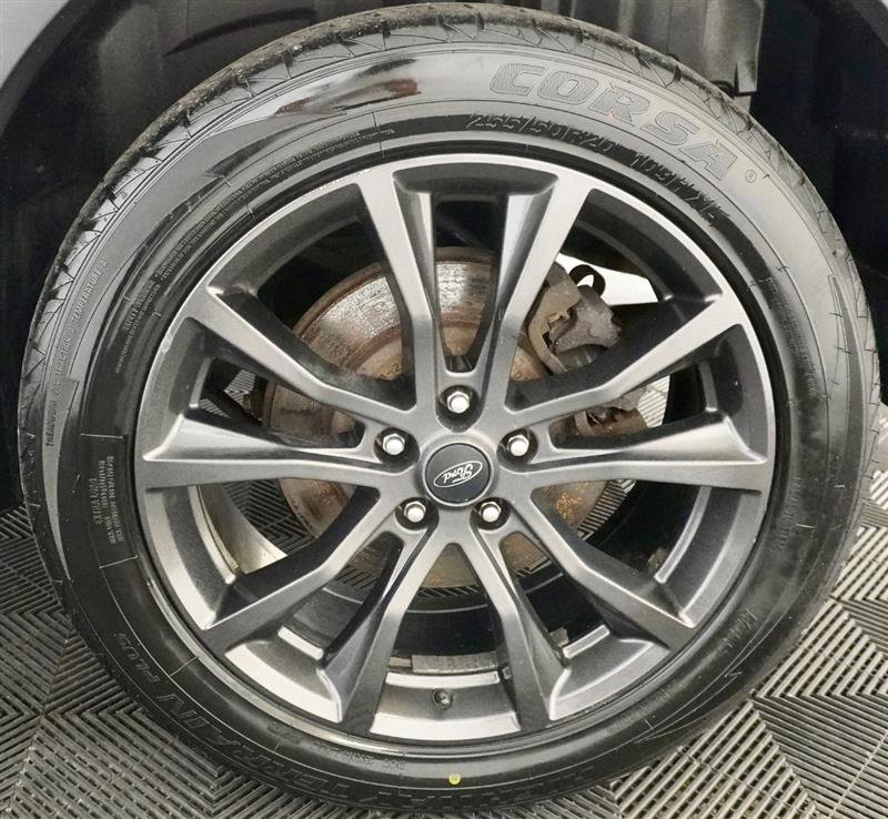 Used 2019 Ford Explorer XLT w/ Equipment Group 202A AWD/4WD image 3