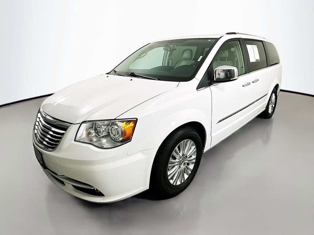 Used 2014 Chrysler Town & Country Limited image 3