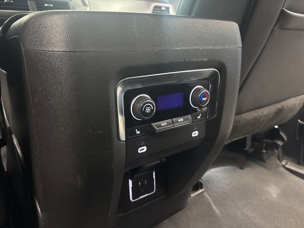 Used 2023 Chevrolet Suburban Premier image 30