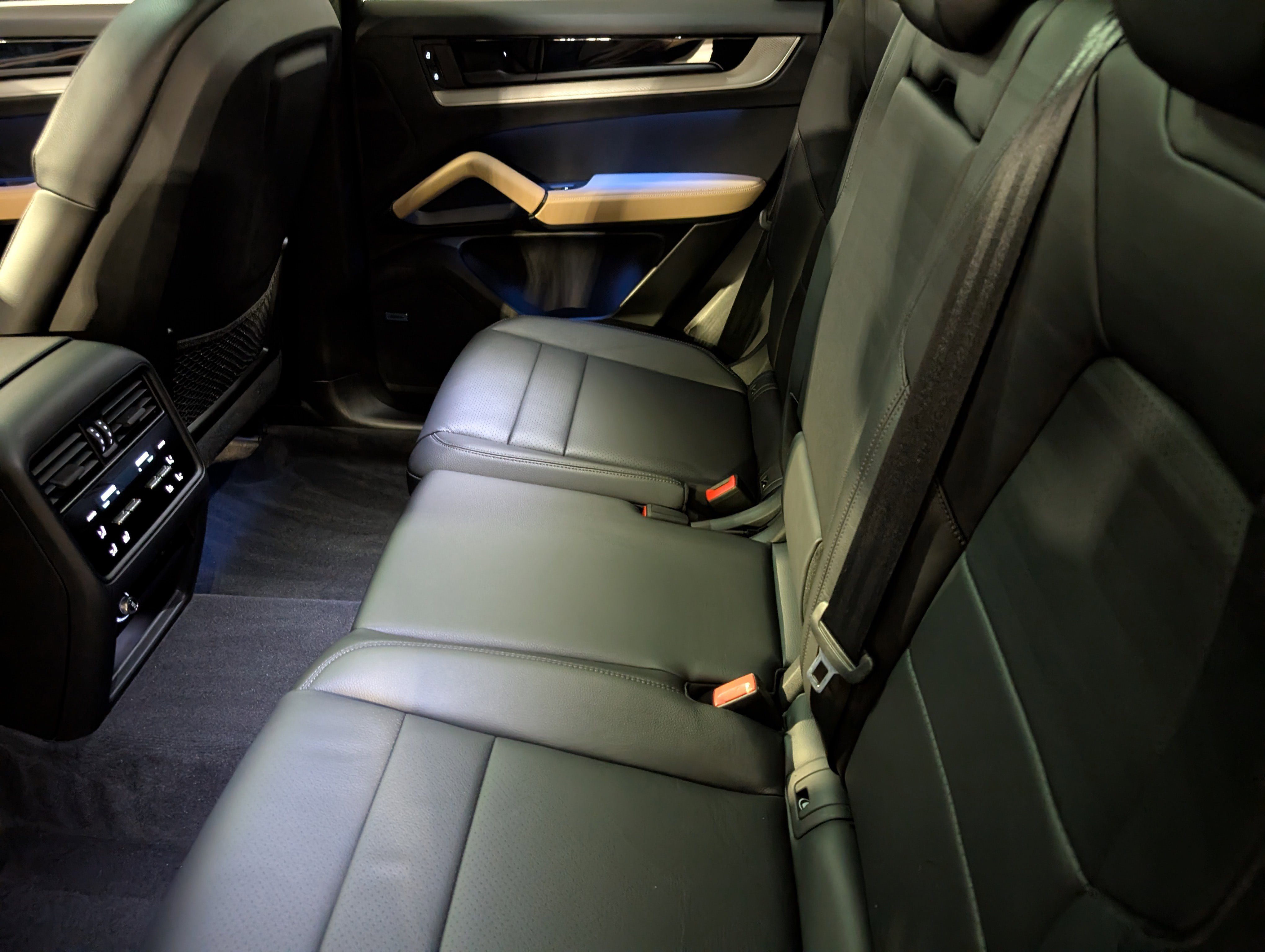 Certified 2024 Porsche Cayenne AWD/4WD image 23