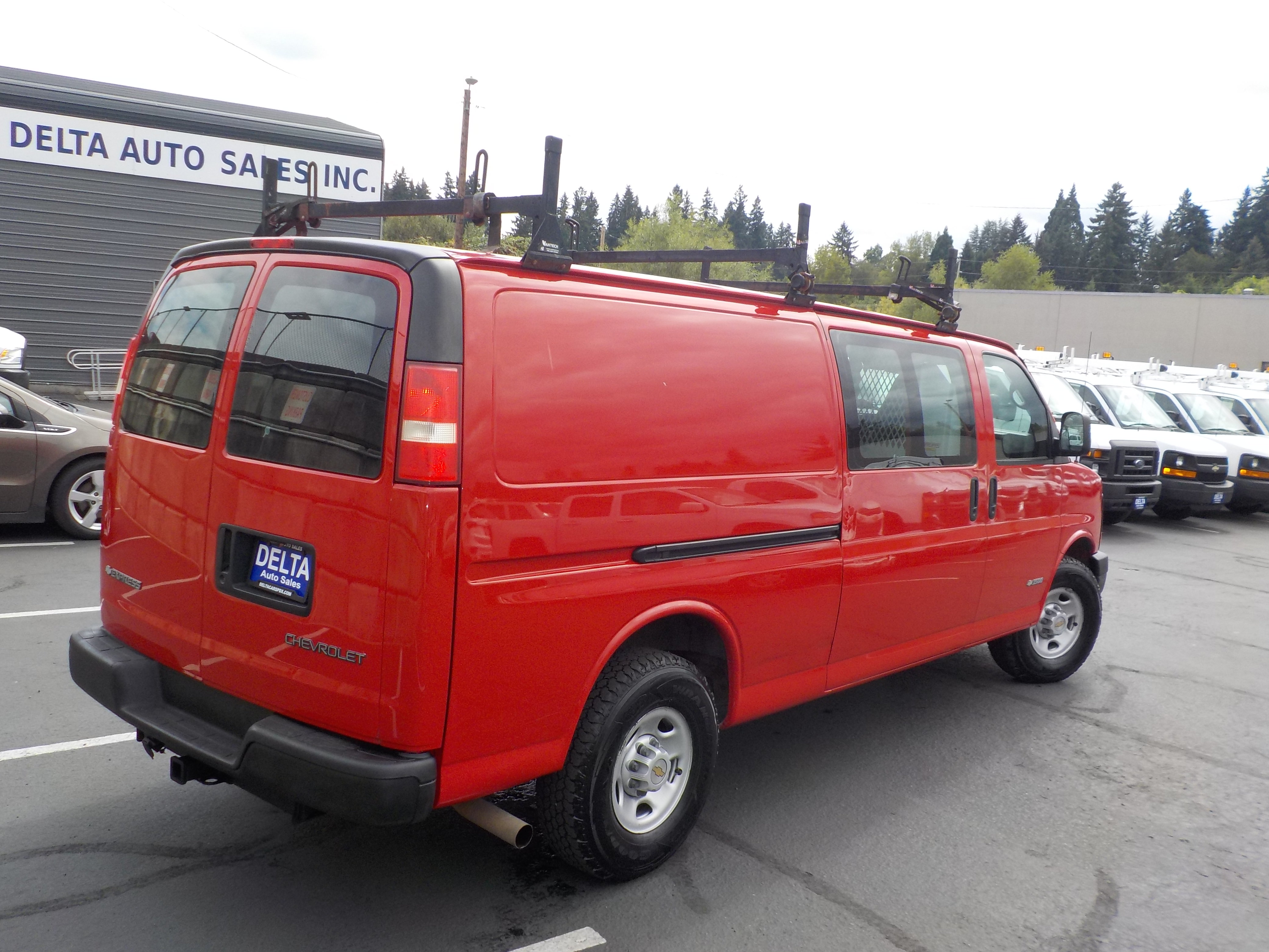 Used 2005 Chevrolet Express 3500 Extended RWD image 8