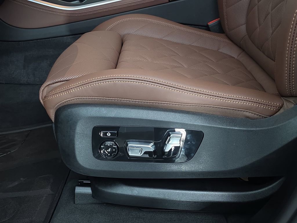 New 2026 BMW X5 xDrive50e w/ M Sport Package image 28