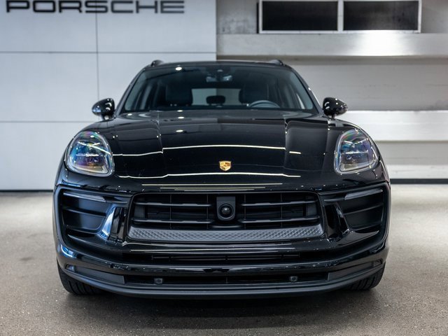 Certified 2025 Porsche Macan image 11