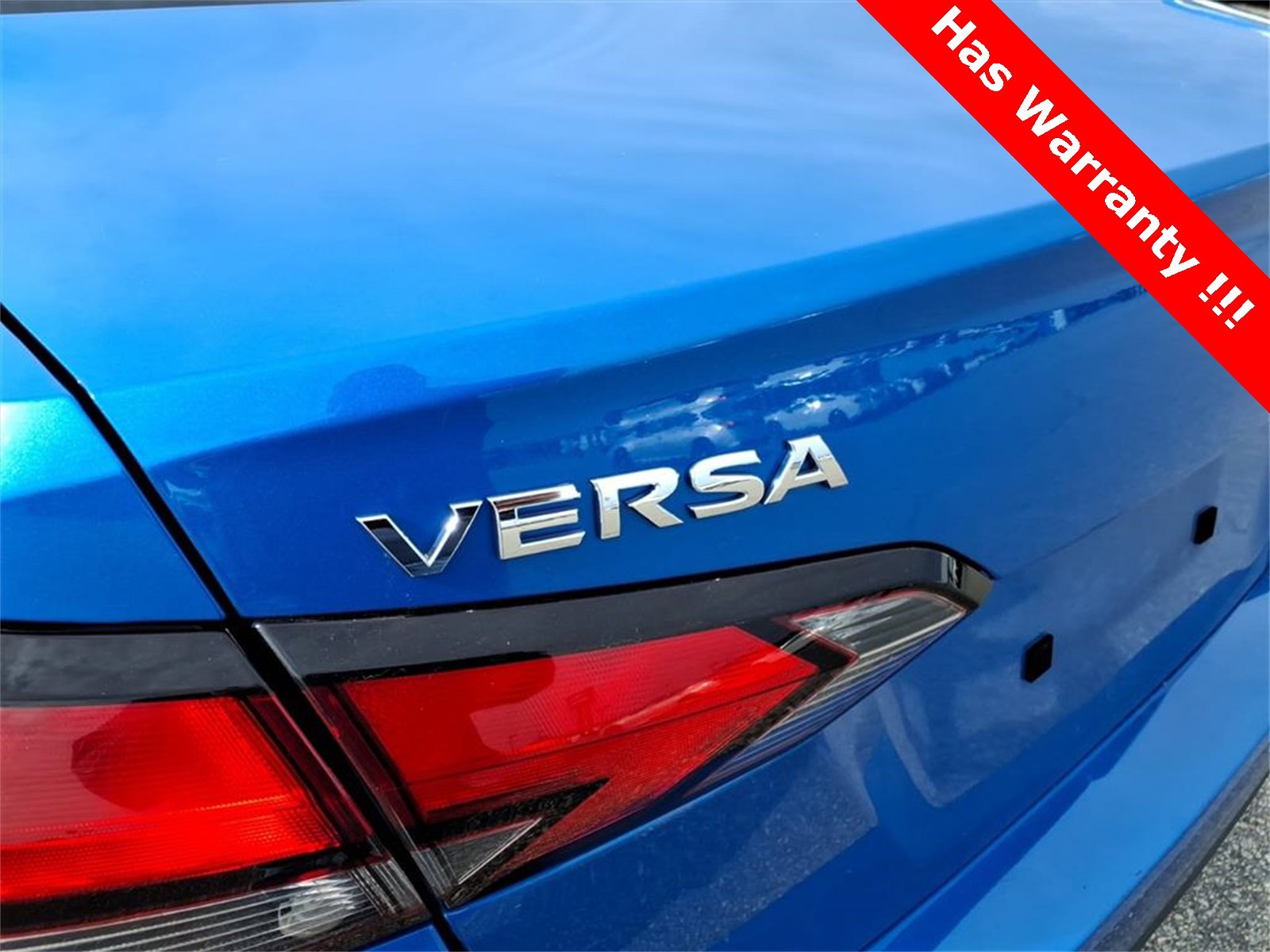 Used 2023 Nissan Versa SV image 9