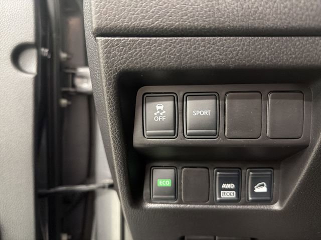 Used 2015 Nissan Rogue SV image 28