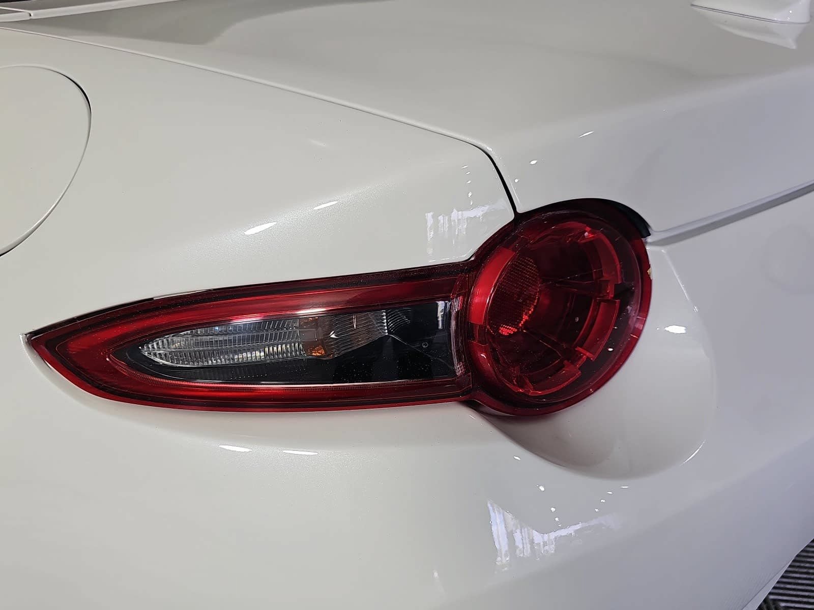Used 2018 MAZDA MX-5 Miata Grand Touring RWD image 24
