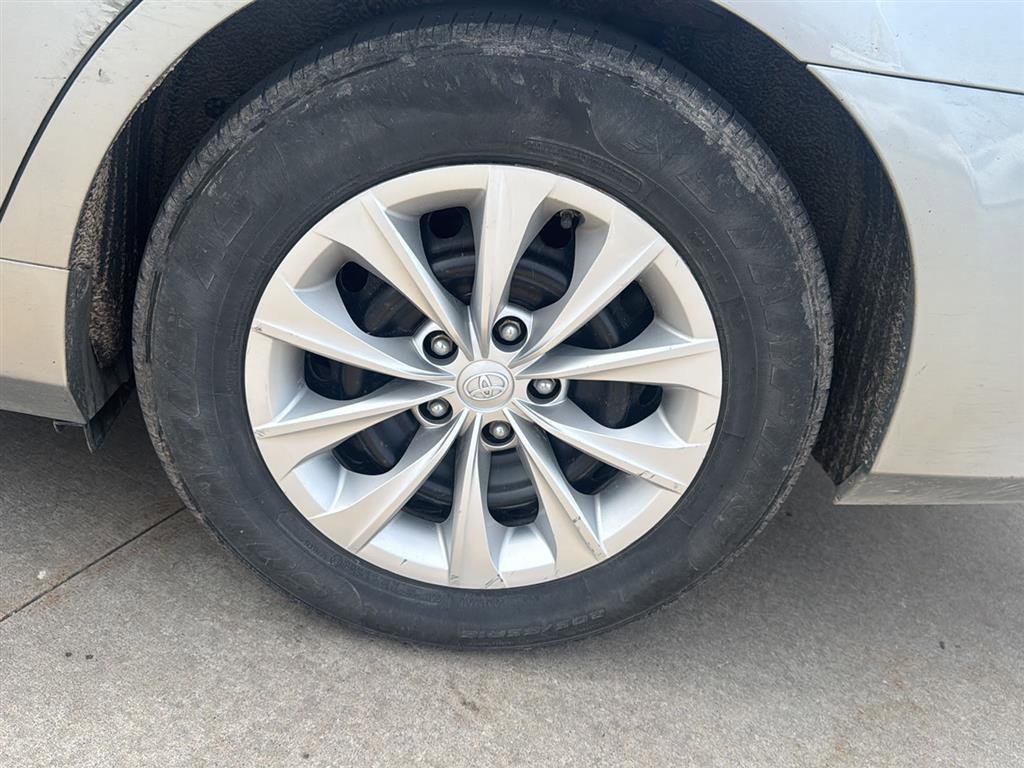 Used 2016 Toyota Camry LE FWD image 14