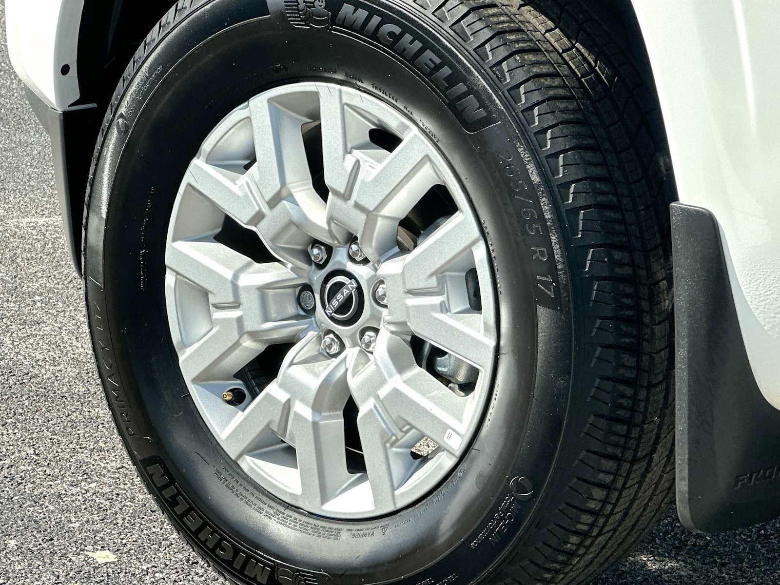 Used 2024 Nissan Frontier SV w/ SV Convenience Package RWD image 11