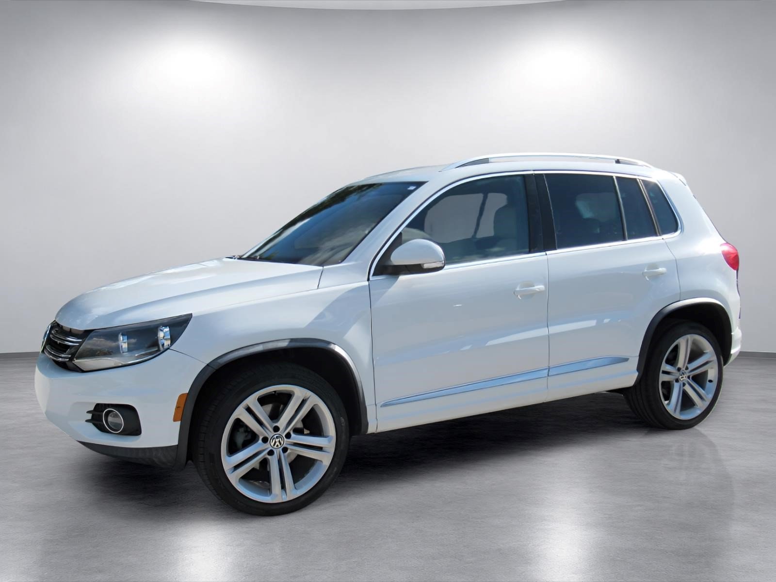 Used 2016 Volkswagen Tiguan R-Line FWD image 4