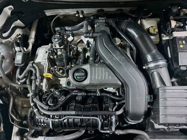 Used 2023 Volkswagen Taos SE image 29