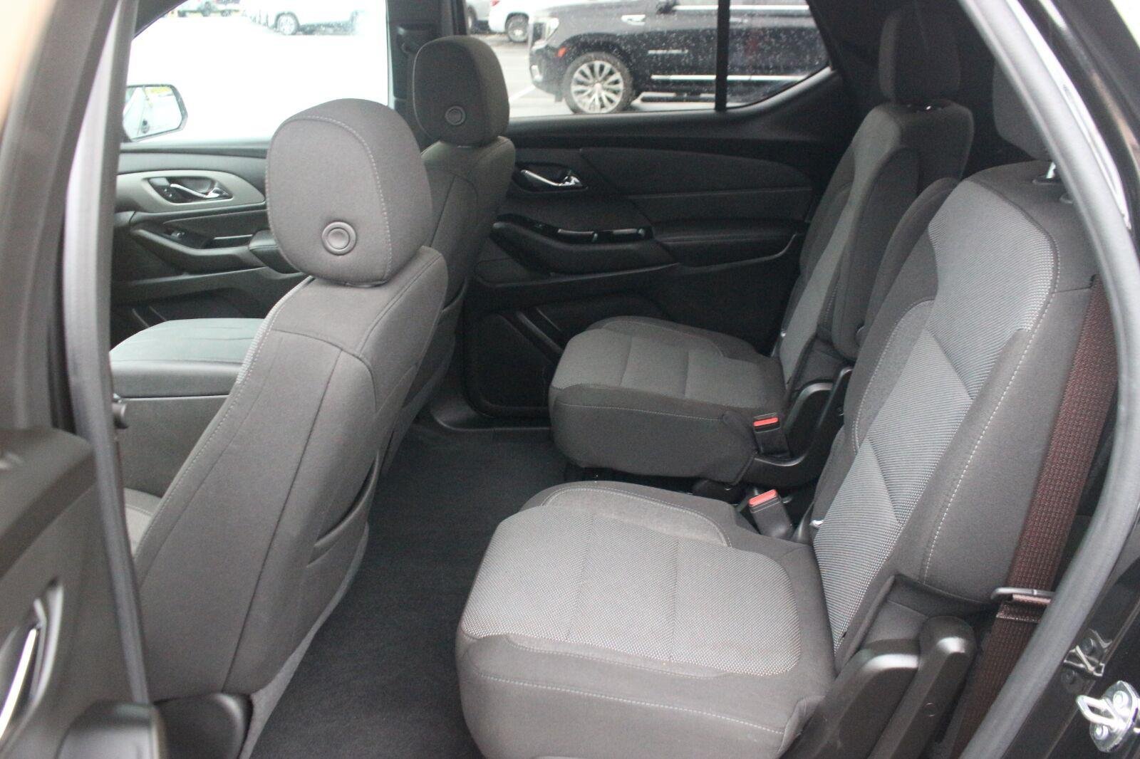 Used 2023 Chevrolet Traverse LT w/ LPO, Cargo Package AWD/4WD image 33