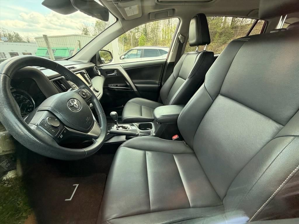 Used 2018 Toyota RAV4 Limited w/ Advanced Technology Package image 15