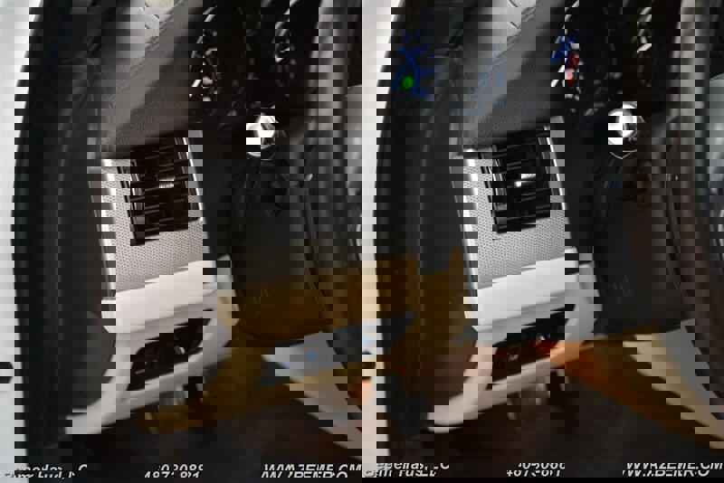 Used 2020 Jaguar XF Premium image 26