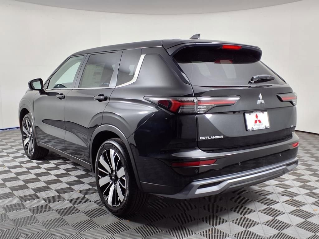 Used 2025 Mitsubishi Outlander SE image 5