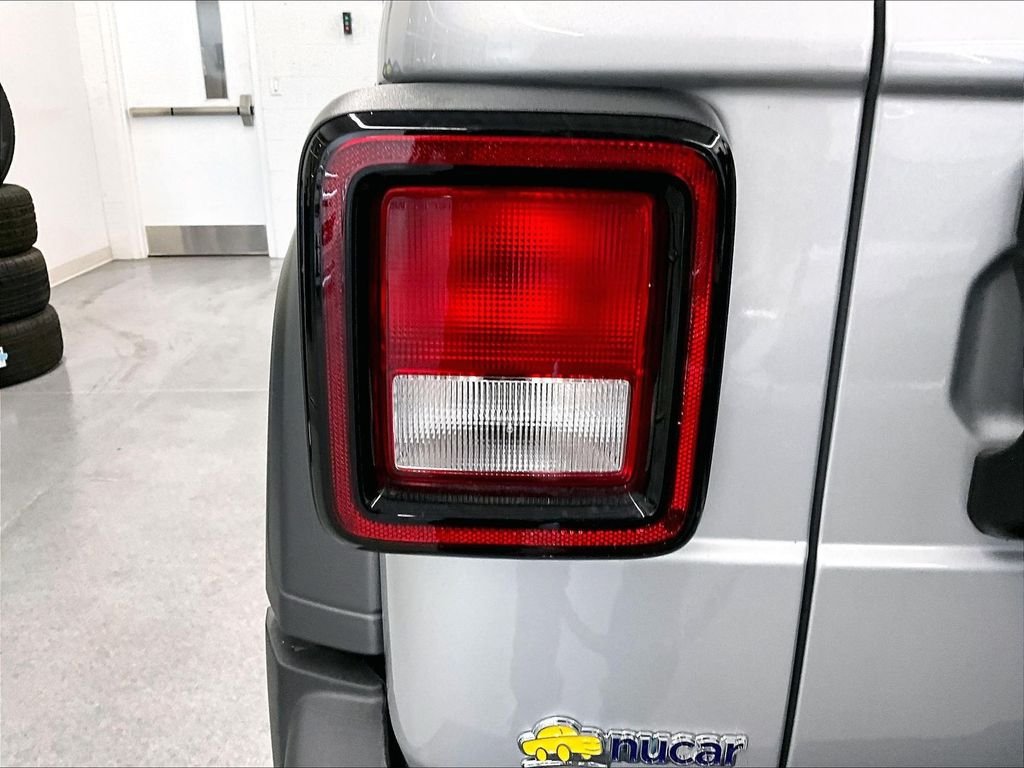 Used 2023 Jeep Wrangler Sport AWD/4WD image 31