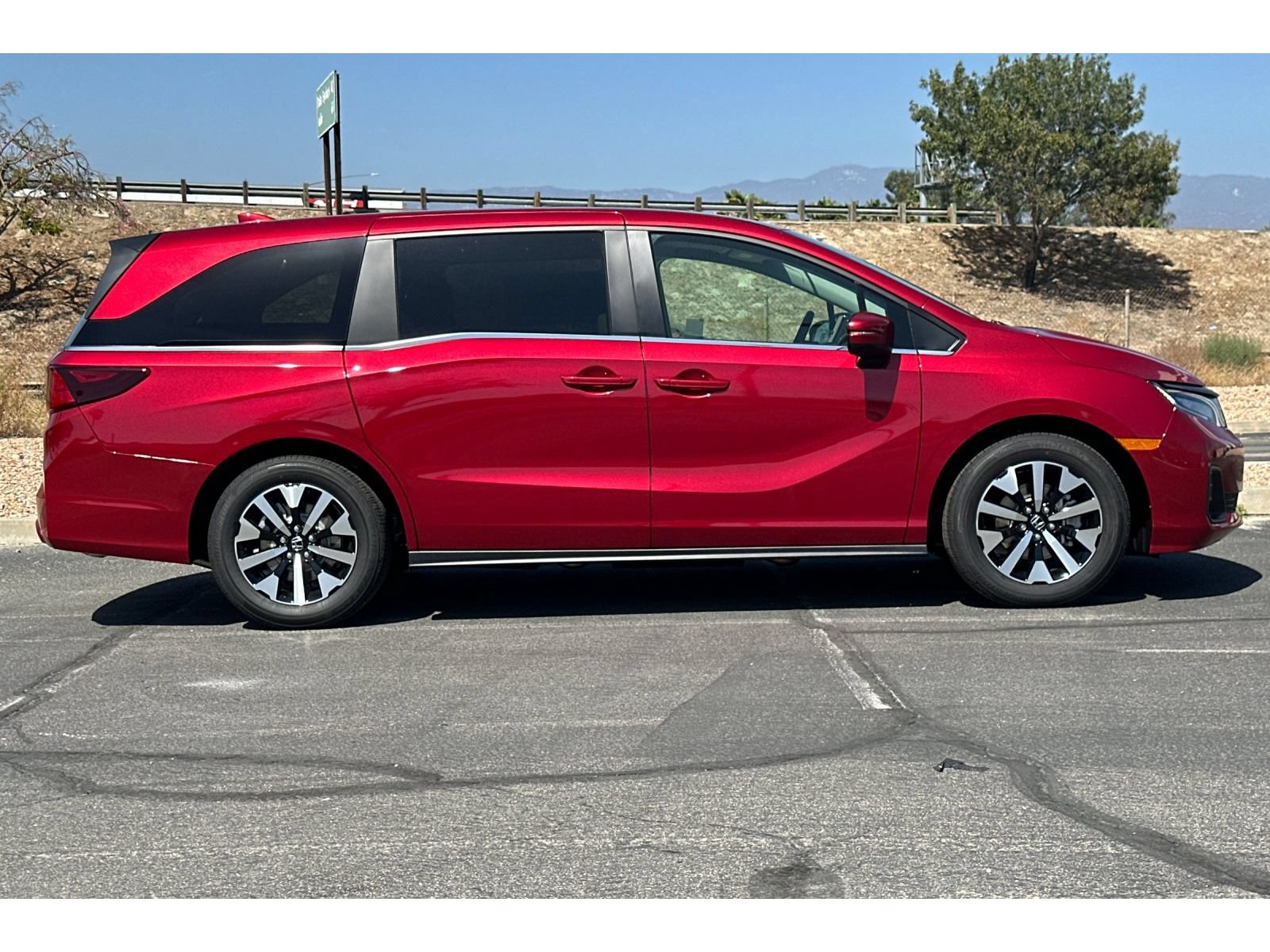 New 2027 Honda Odyssey EX-L image 3
