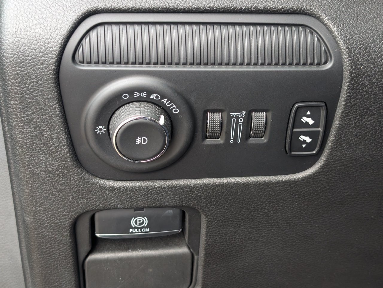 Used 2024 Jeep Wagoneer L Series II w/ Flexible Seating Group AWD/4WD image 23