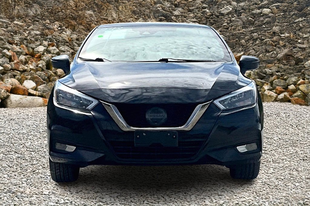 Used 2021 Nissan Versa SR image 3