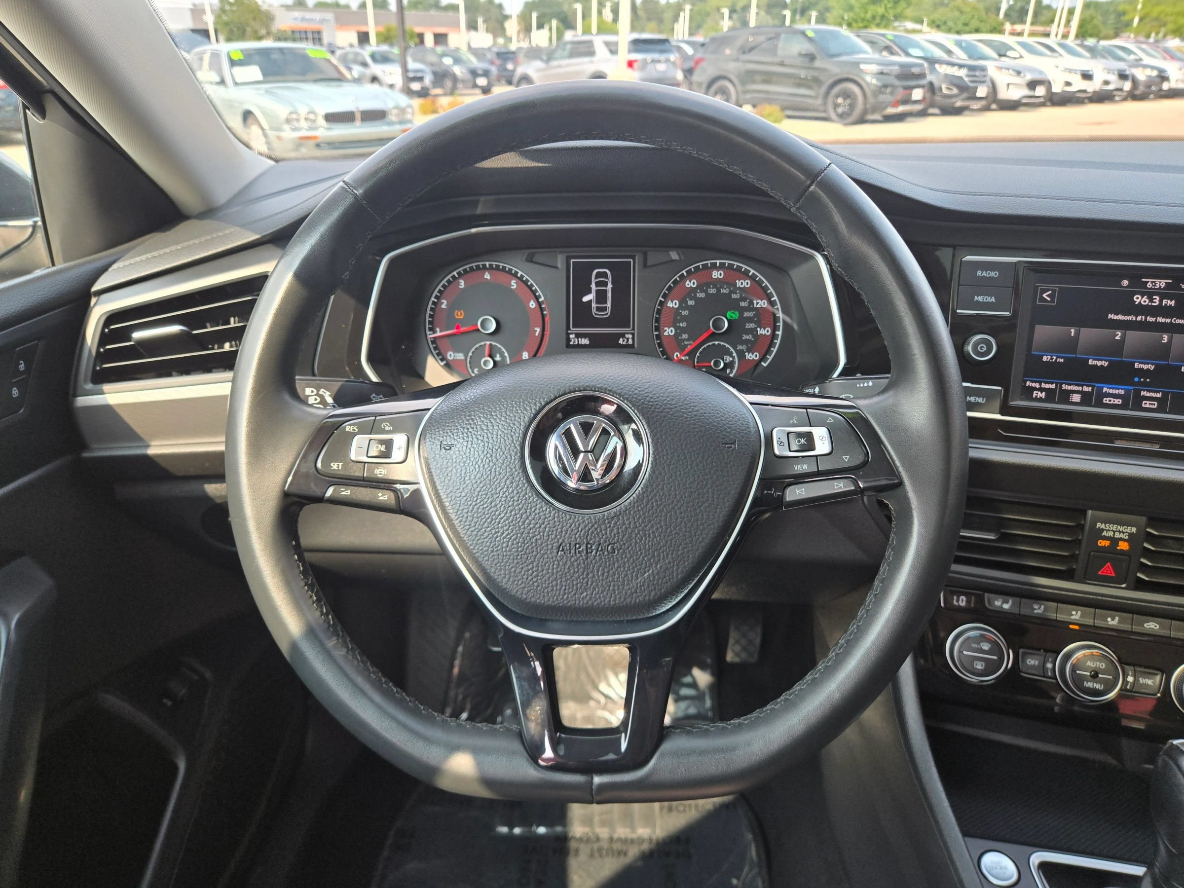Used 2020 Volkswagen Jetta SE w/ SE Cold Weather Package FWD image 15