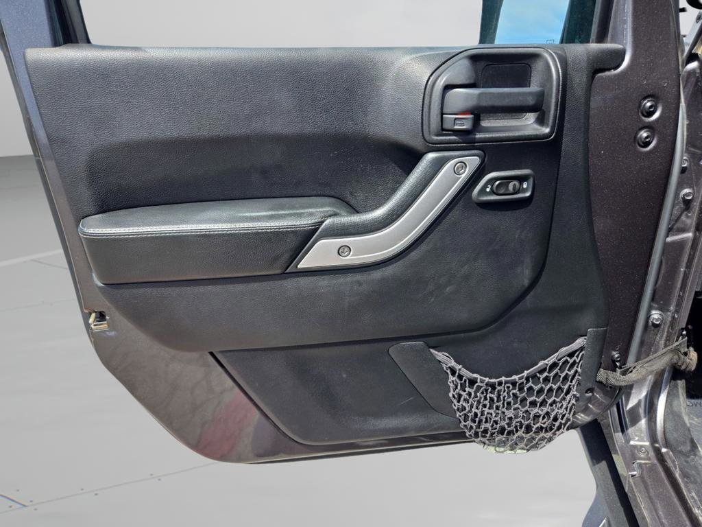 Used 2016 Jeep Wrangler Unlimited Rubicon image 34