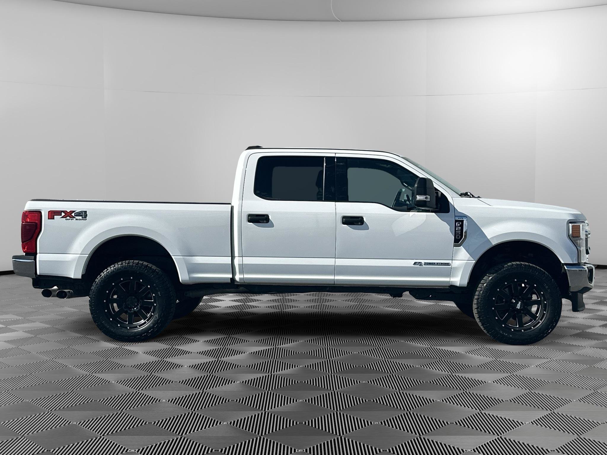 Used 2021 Ford F250 XLT w/ XLT Value Package AWD/4WD image 2