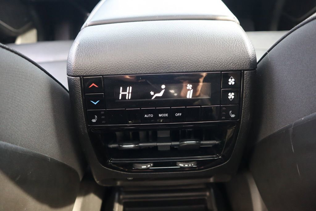 Used 2022 Jeep Grand Cherokee L Limited AWD/4WD image 22