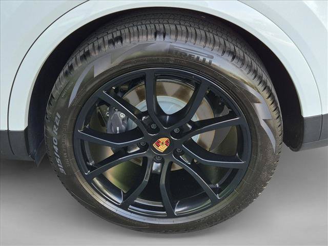 Used 2026 Porsche Cayenne AWD/4WD image 25